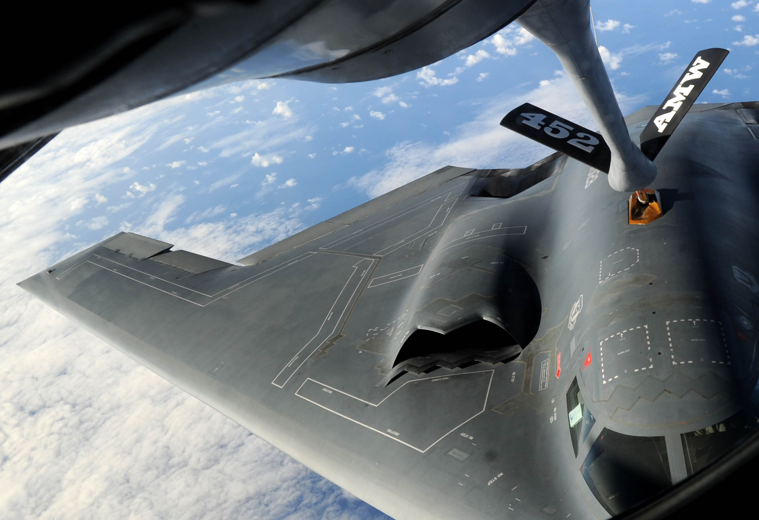 B2 Spirit refueling